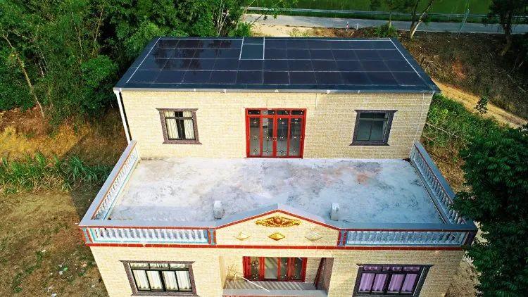 還在裝傳統(tǒng)陽光房？太傻了！如今大家都裝這個(gè)，美觀、環(huán)保還能賺錢！