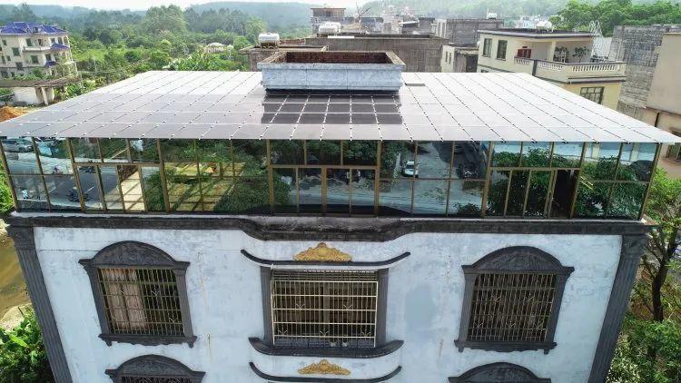 還在裝傳統(tǒng)陽光房？太傻了！如今大家都裝這個(gè)，美觀、環(huán)保還能賺錢！