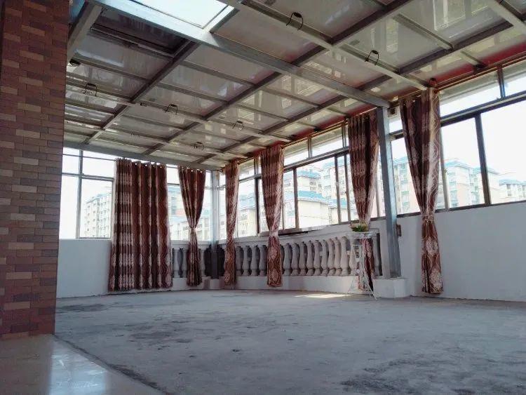 還在裝傳統(tǒng)陽光房？太傻了！如今大家都裝這個(gè)，美觀、環(huán)保還能賺錢！